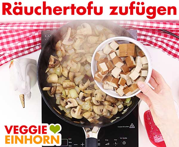 Räuchertofu zufügen für Tofu Gulasch