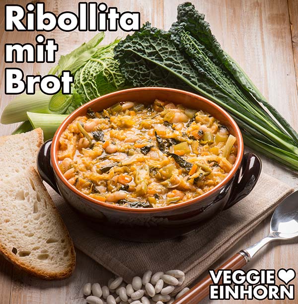 Ribollita mit Brot in einer Suppenschale