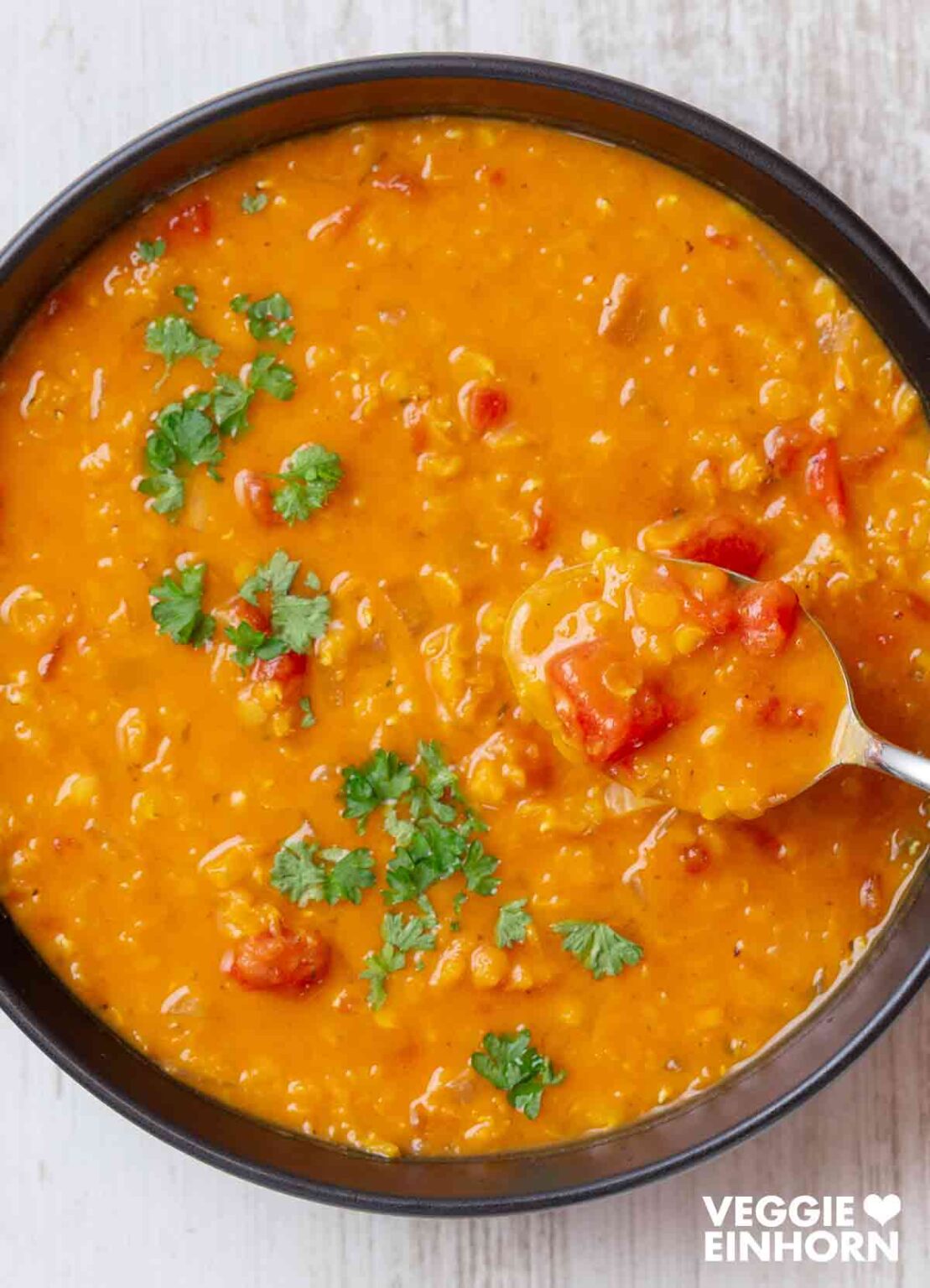 Rote Linsensuppe mit Kokosmilch