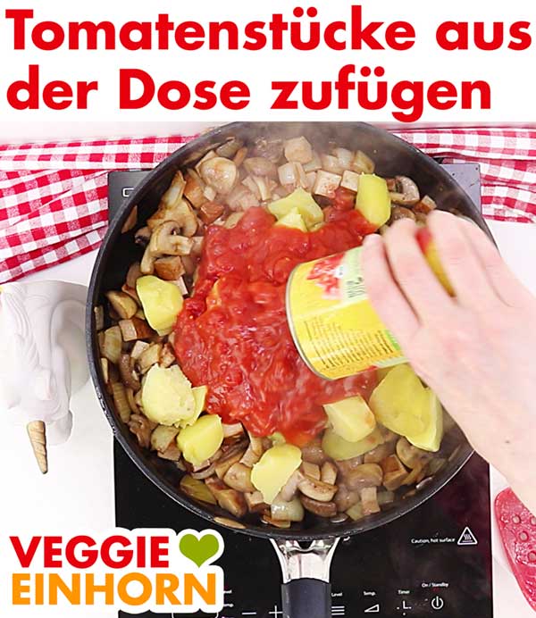 Tomatenstücke aus der Dose für Tofu Gulasch