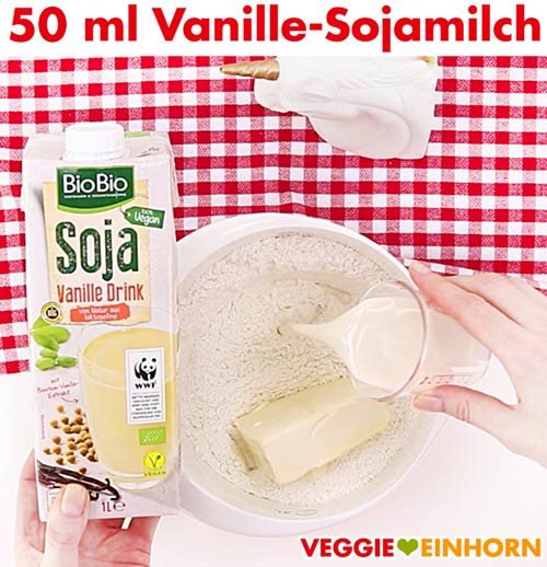 Vanille-Sojamilch zufügen für Spitzbuben Teig