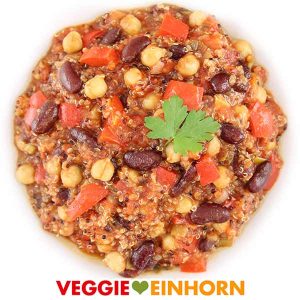 Veganer Eintopf mit Kidneybohnen, Kichererbsen und Quinoa