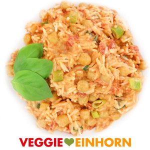 Veganes Curry mit Reis, Kichererbsen, Erdnussmus und Kokosmilch