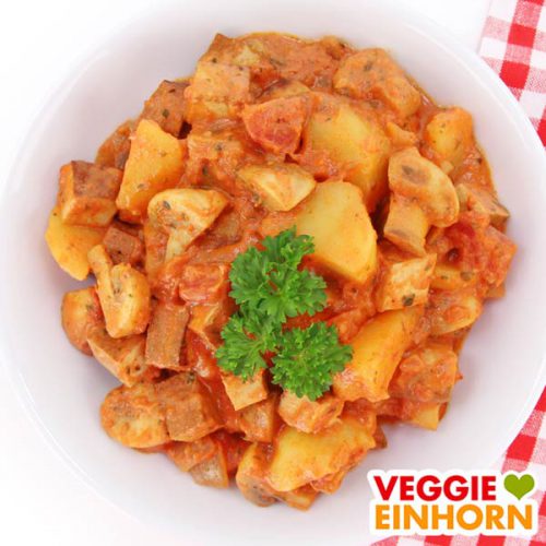 Veganes Gulasch mit Tofu Champignons und Kartoffeln