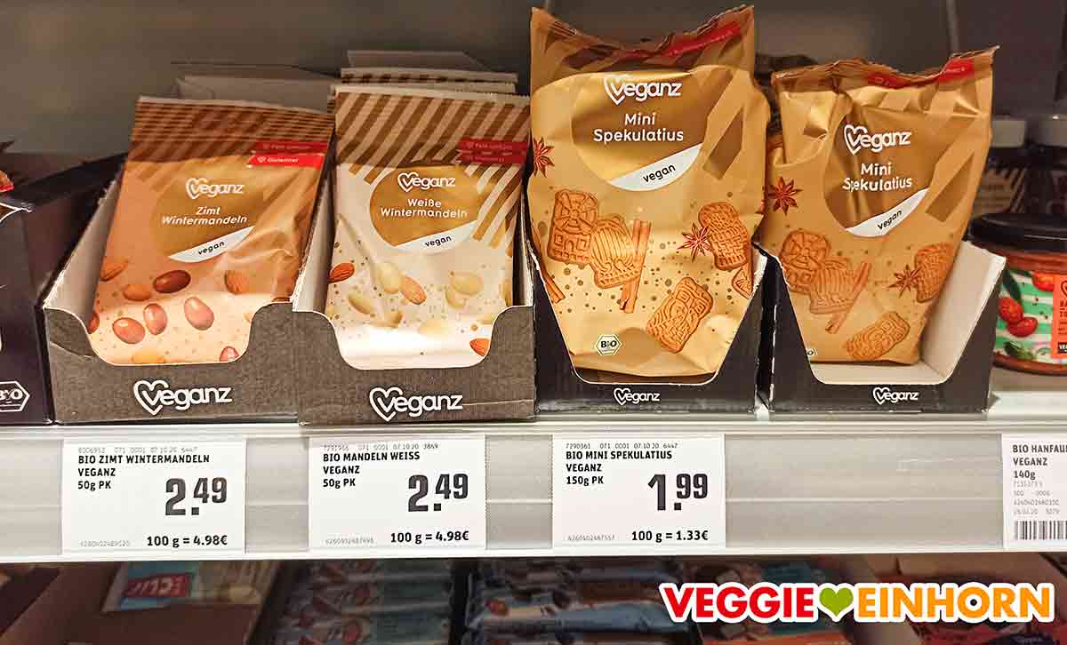 Veganz Wintermandeln und Mini Spekulatius im Supermarkt Regal