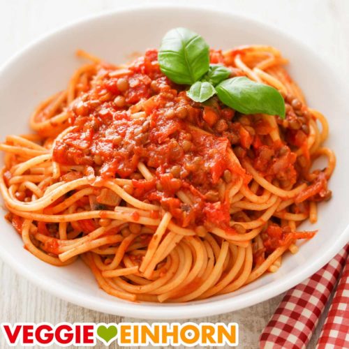 Ein Teller Spaghetti mit Bolognese aus Dosenlinsen