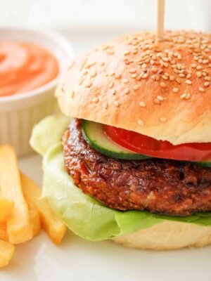 Veganer Burger mit einem Patty aus Kidneybohnen