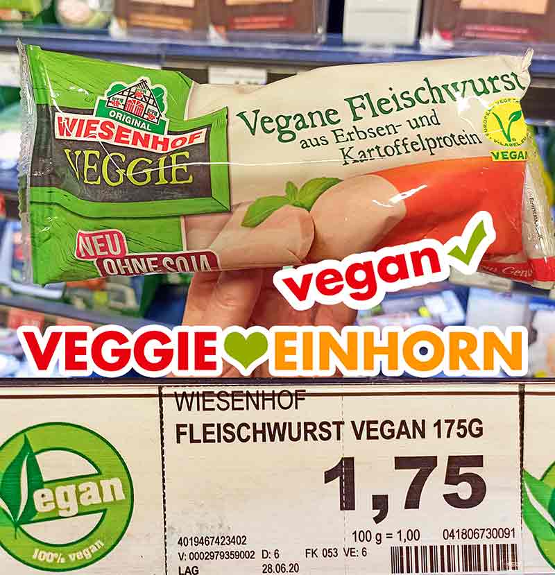 Eine Packung Vegane Fleischwurst von Wiesenhof Veggie im Supermarkt