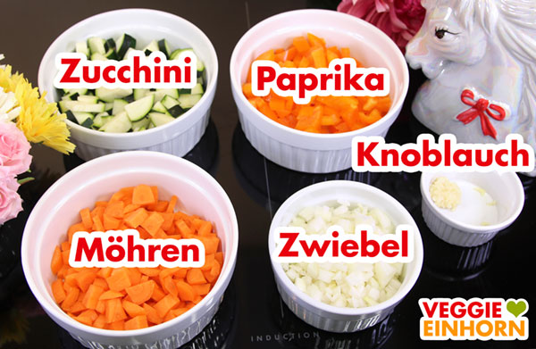 Zucchini, Paprika, Knoblauch, Möhren, Zwiebel
