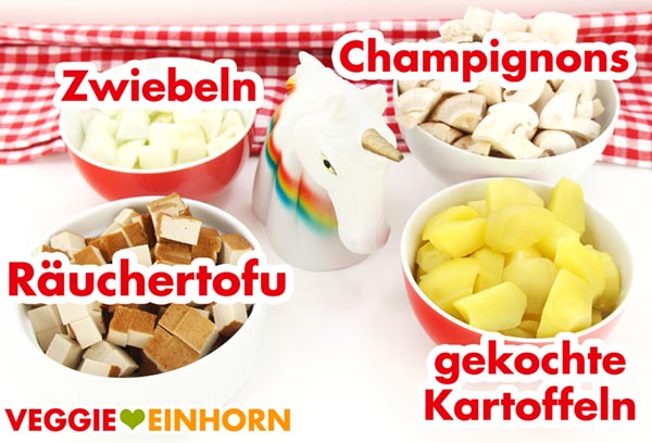 Zwiebeln Champignons Räuchertofu gekochte Kartoffeln