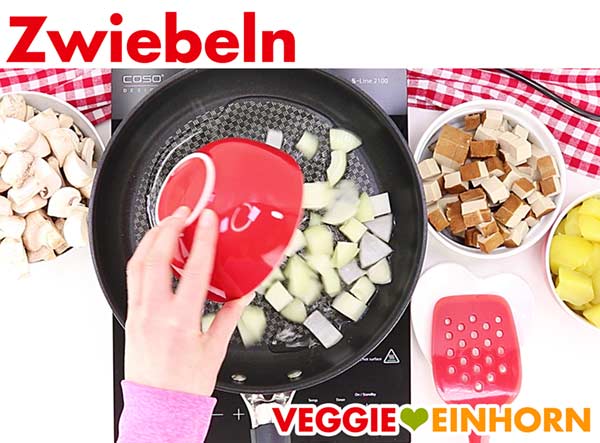 Zwiebeln zufügen