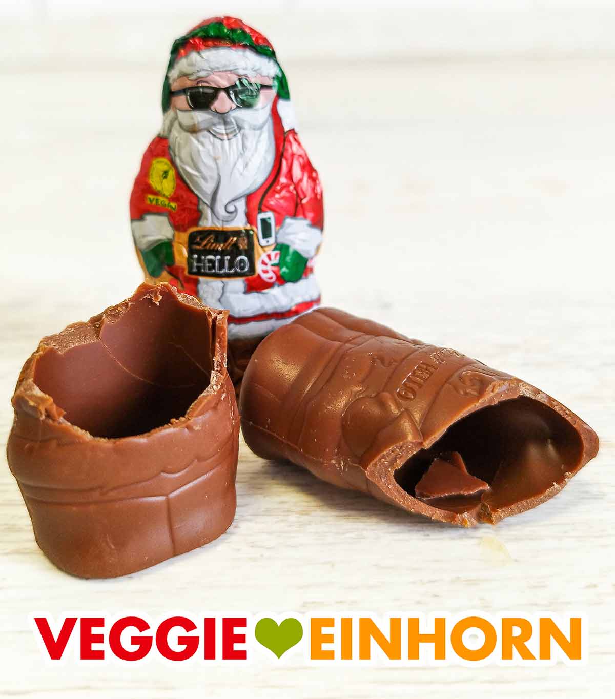 Angebissene vegane Lindt HELLO Mini Weihnachtsmänner