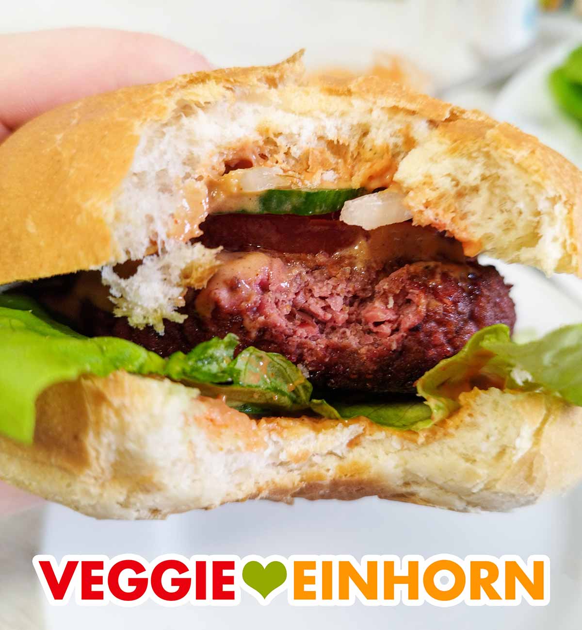 Angebissener Burger mit veganem Burger Patty von Penny Food for Future