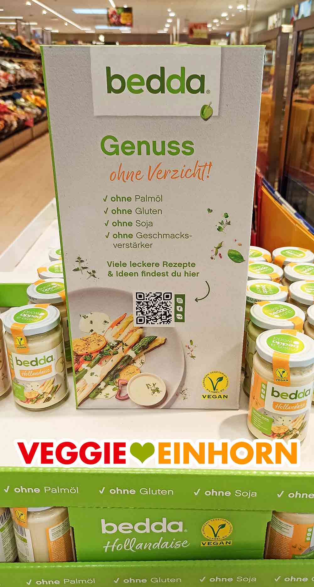 Aufsteller mit veganer Sauce Hollandaise von bedda im Supermarkt
