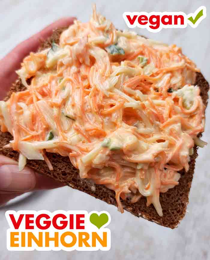 Popp Veganer Farmersalat auf einer Scheibe Brot