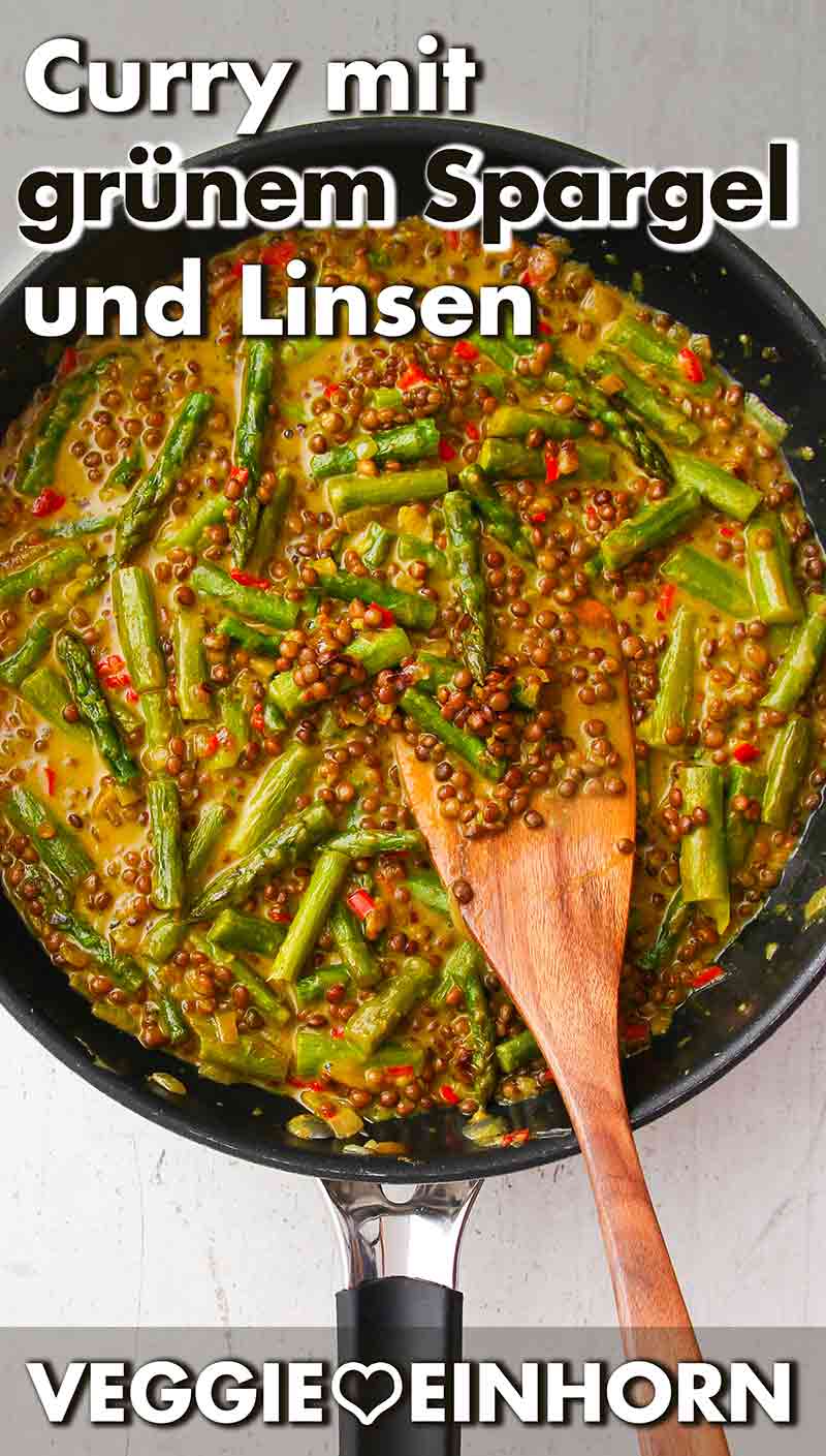 Eine Pfanne mit Linsen Spargel Curry 