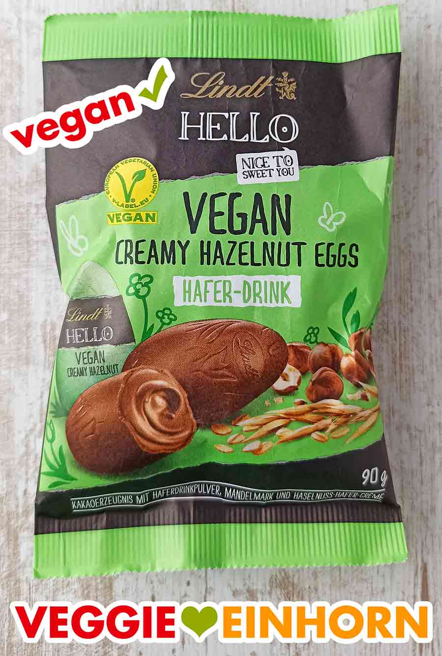 Eine Packung Lindt HELLO Vegan Creamy Hazelnut Eggs