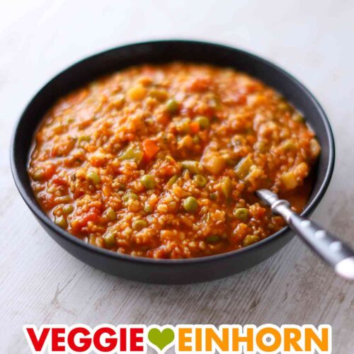 Veganer Eintopf mit Bulgur und roten Linsen