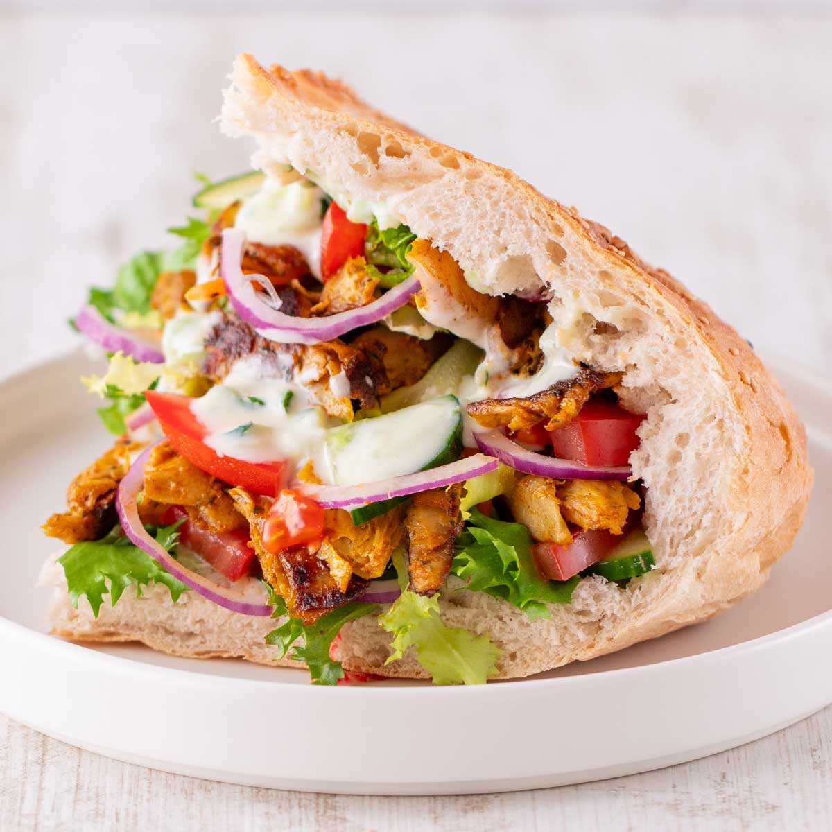 Einfachster veganer Döner mit fertigem Dönerfleisch und Salatmischung
