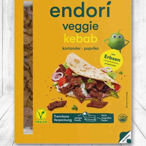 Eine Packung endori Veggie Kebab Koriander Paprika