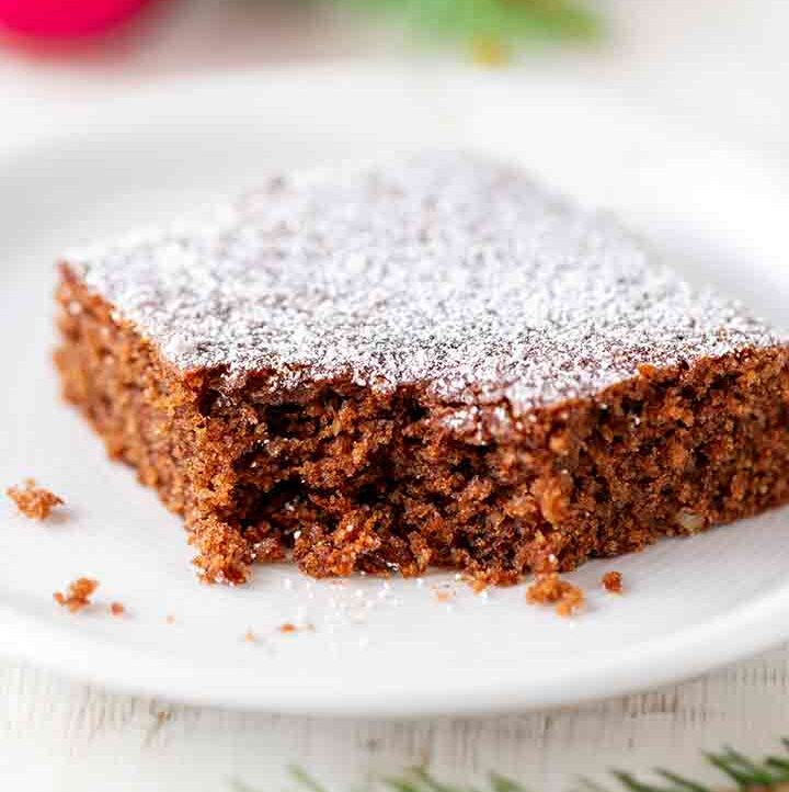 Veganer Nusskuchen mit Kirschen (Einfach) Veganer Nusskuchen mit Kirschen (Einfach)