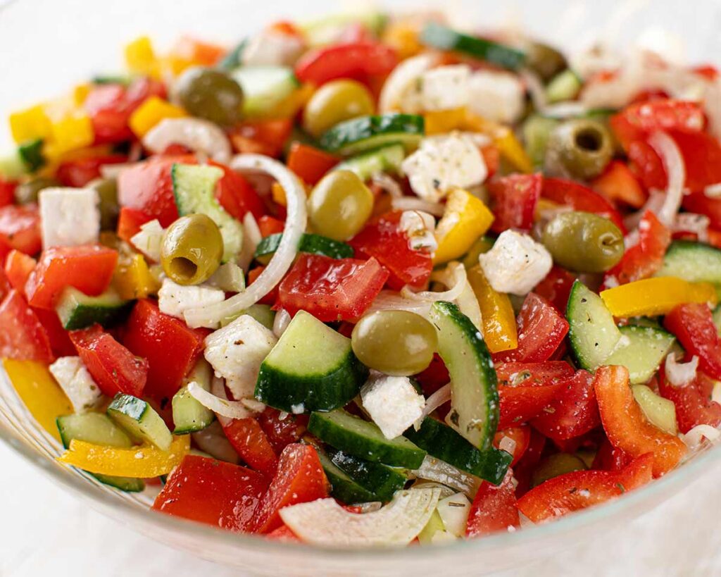 Veganer griechischer Bauernsalat