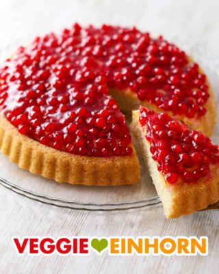 Veganer Johannisbeer Kuchen mit Vanillepudding