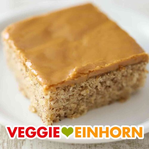 Ein Stück Kuchen mit Kaffeeglasur