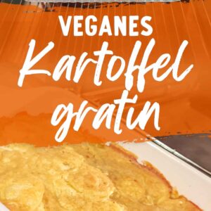 Pinterest-Grafik mit der Aufschrift Veganes Kartoffelgratin und zwei Fotos von goldbraun gebackenem Gratin in einer weißen Auflaufform.