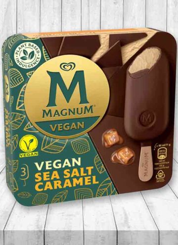 Eine Packung veganes Magnum Sea Salt Caramel
