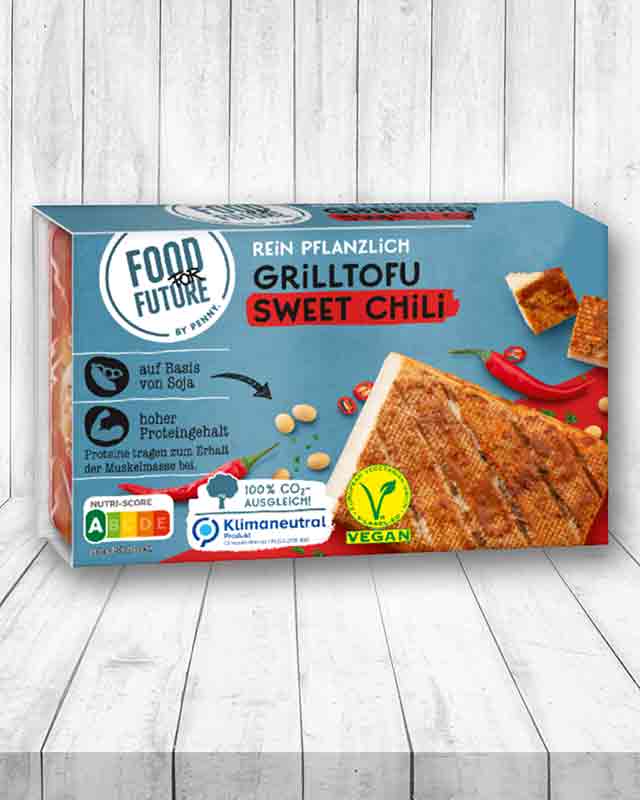 Eine Packung Grilltofu Sweet Chili von Penny