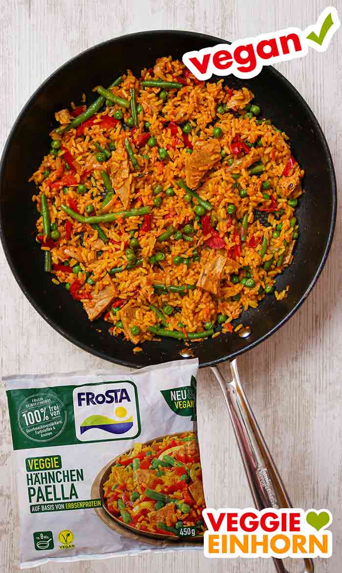Pfanne mit veganer Hähnchen Paella von Frosta