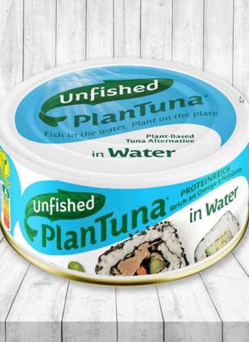 Eine Dose Unfished PlanTuna in Wasser