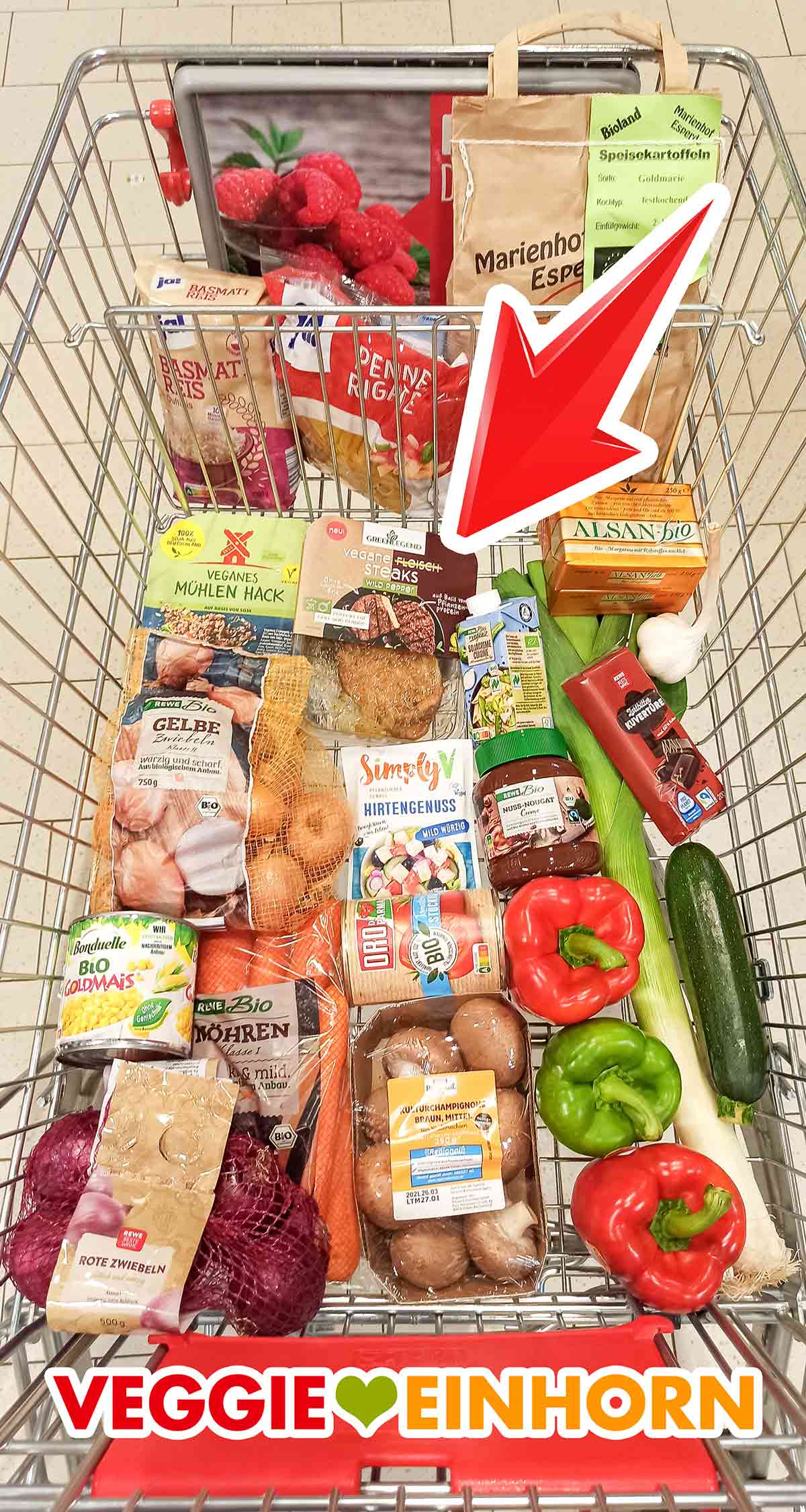Einkaufswagen im Rewe mit veganen Steaks von Green Legends