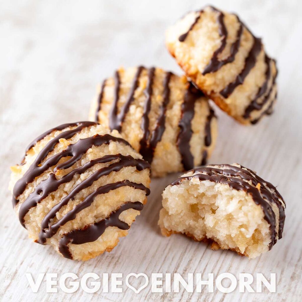 Einfache vegane Kokosmakronen (Saftig)
