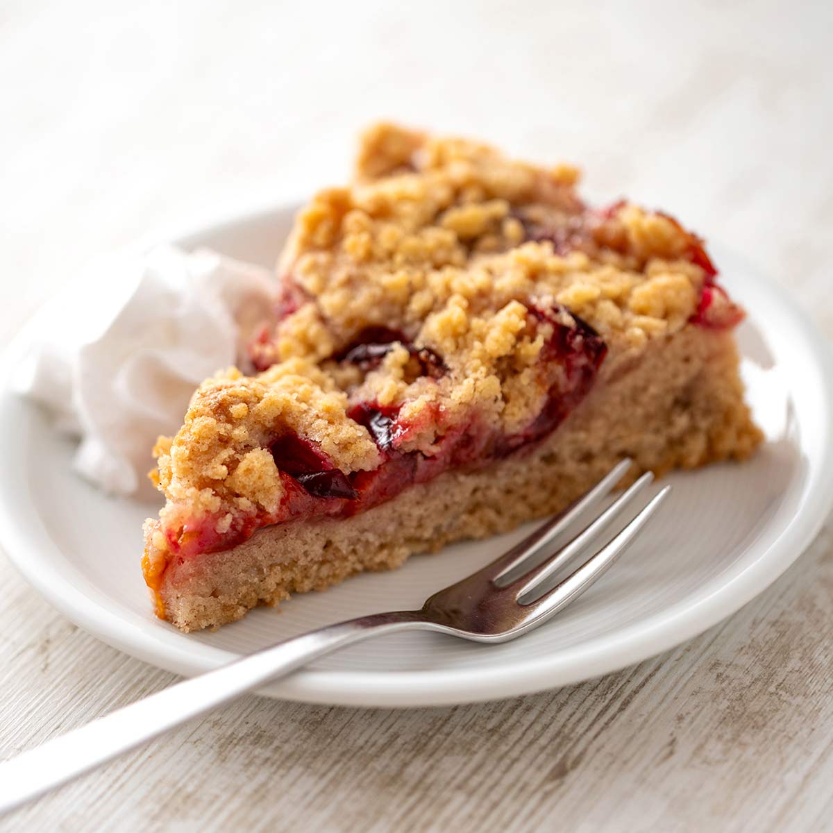 Veganer Zwetschgenkuchen mit Rührteig und Streuseln