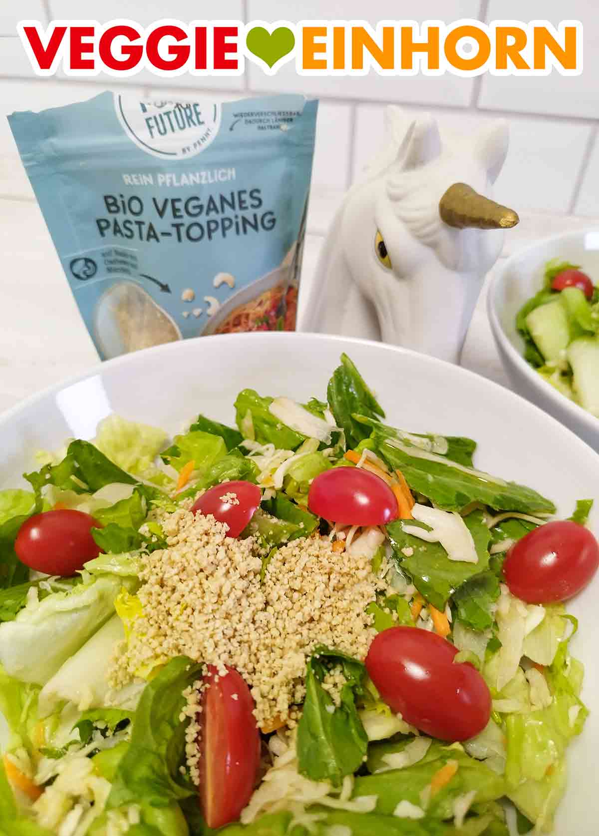 Gemischter Salat mit Bio Veganem Pasta-Topping von Penny