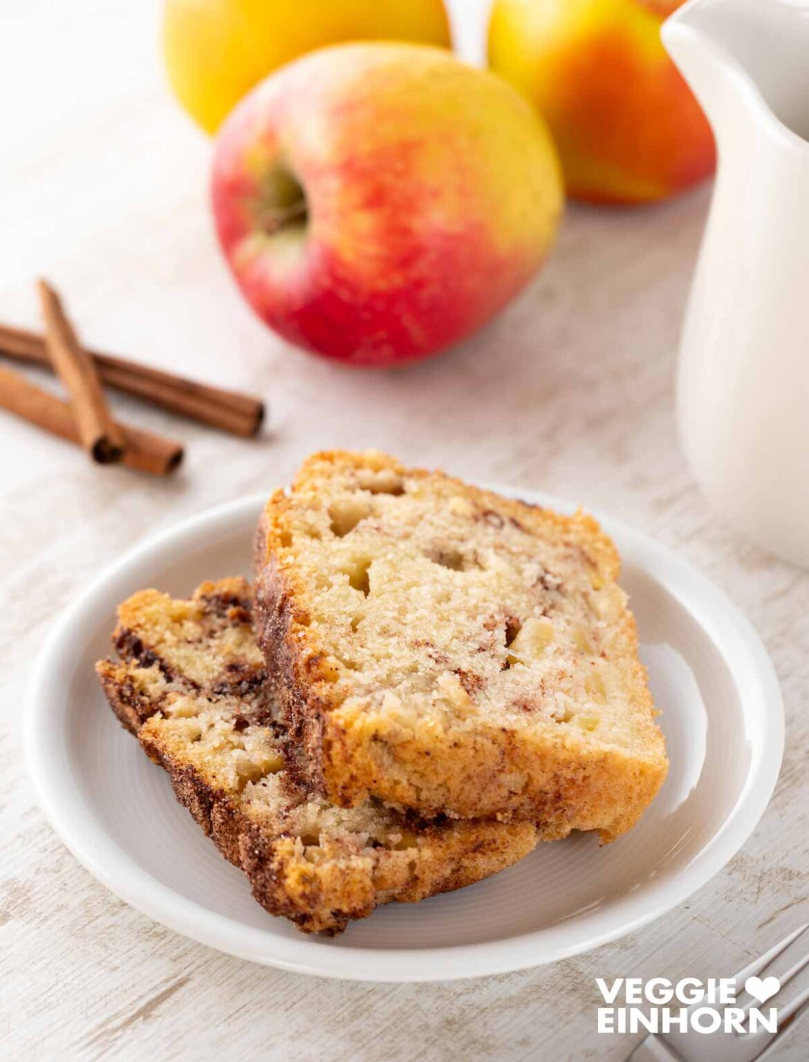 Veganer Zimtkuchen mit Apfel