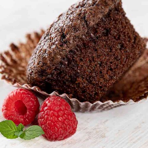 Saftige vegane Himbeer Schokomuffins