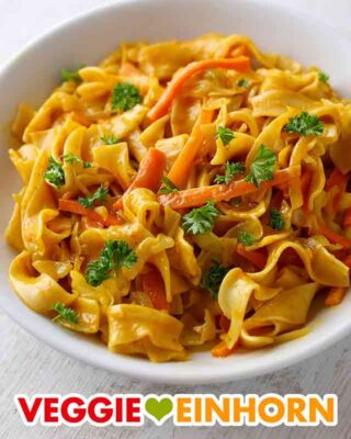 Möhren Spitzkohl Pfanne mit Nudeln
