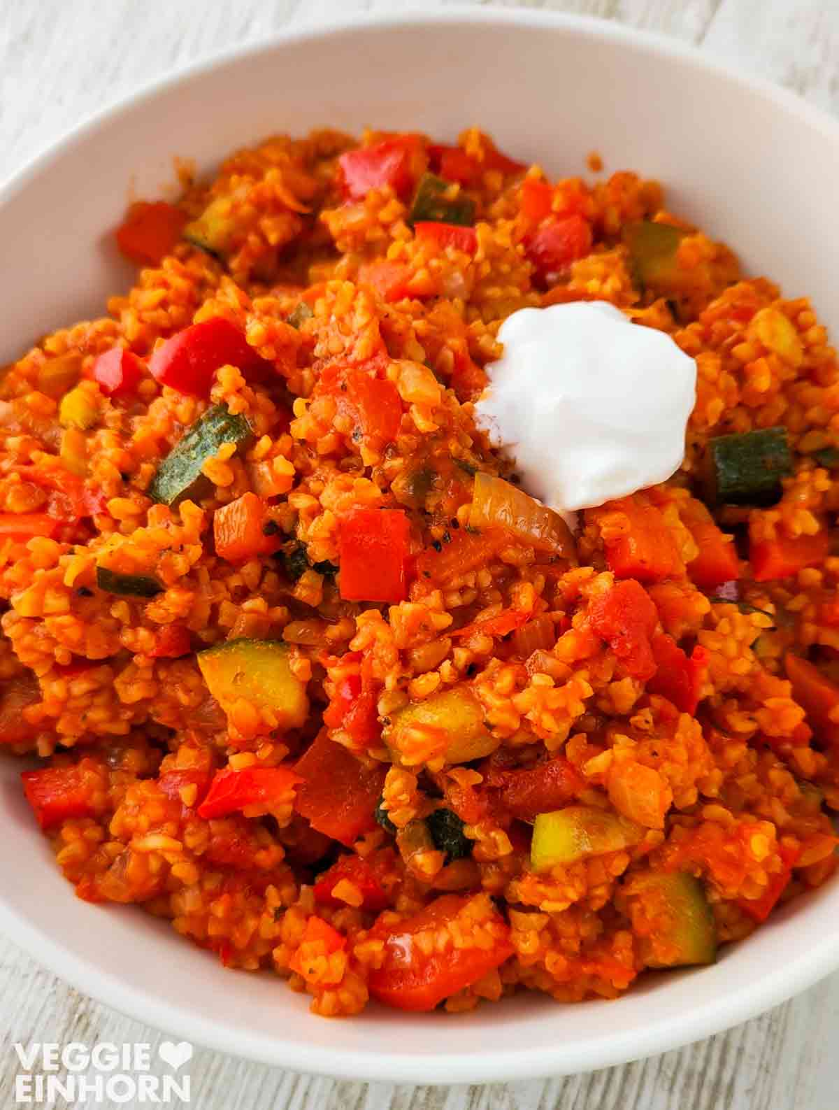 Teller mit Bulgur Gemüse