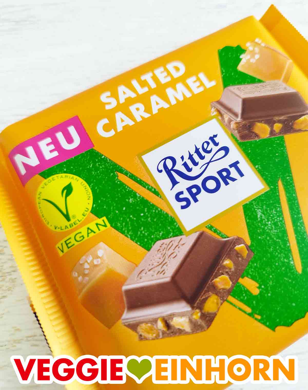 Vegan Logo auf der Salted Caramel Schokolade von Ritter Sport