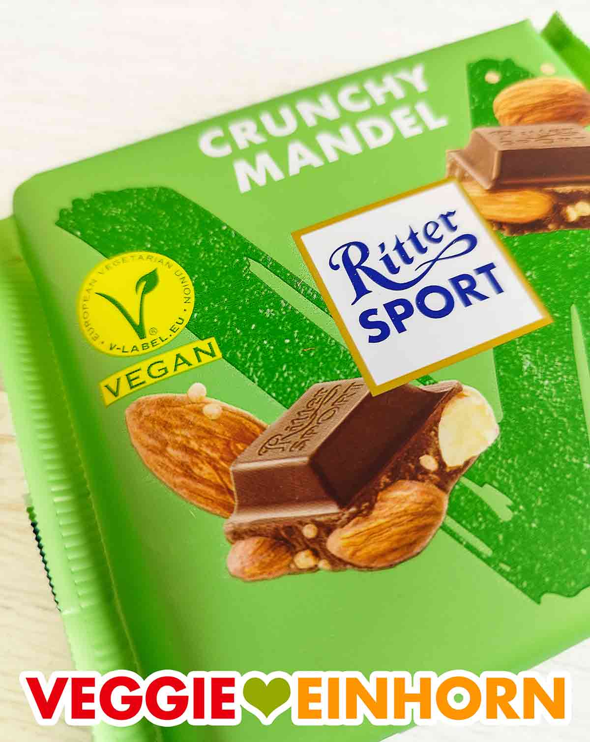 Vegan Logo auf der Crunchy Mandel von Ritter Sport