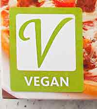 Vegan Zeichen auf der Pizza von Dr. Oetker
