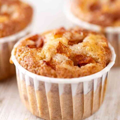 Nahaufnahme von veganen Apfel Zimt Muffins
