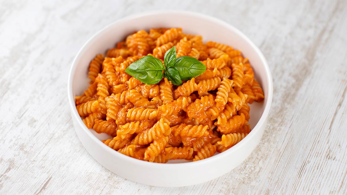 Vegane Nudelsoße mit im Ofen gerösteter Paprika