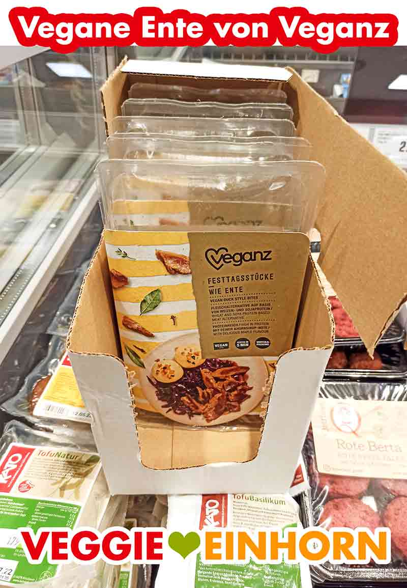 Packungen mit veganer Ente im Supermarkt