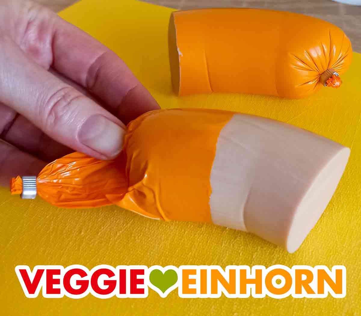 Orange Wursthülle der veganen Fleischwurst von Edeka