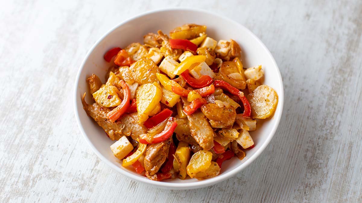 Vegane Gyrospfanne mit Kartoffeln, Feta und Paprika