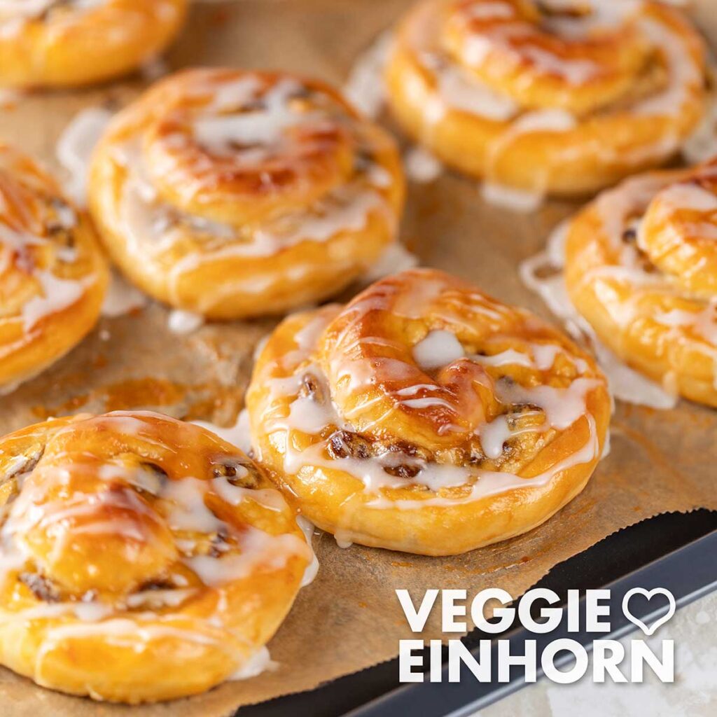 Vegane Marzipanschnecken mit Rosinen